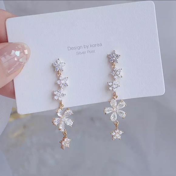 Romantic Sweet Long Flower Shaped Stud Earrings With Bling AAA Zirconia - Picture 5 of 8